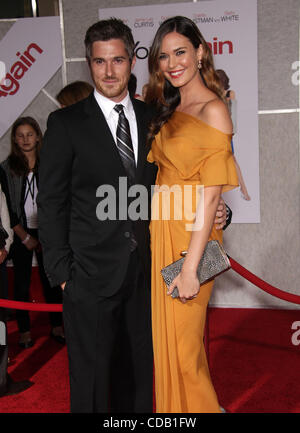 Sep 22, 2010 - Hollywood, California, Stati Uniti d'America - Attore DAVE ANNABLE & ODETTE Yustman arrivando al 'nuovamente l' anteprima mondiale tenutasi presso l'El Capitan theater. (Credito Immagine: © Lisa O'Connor/ZUMApress.com) Foto Stock