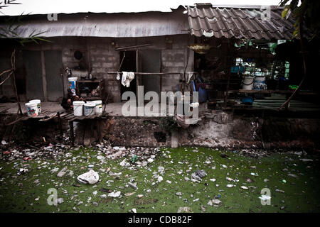 Nov. 10, 2010 - Mae Sot, Tak, Thailandia - una baraccopoli birmano nella periferia della città. (Credito Immagine: © Narciso Contreras/zReportage.com/ZUMA) Foto Stock