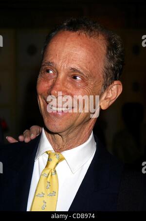 K30053JBU SD0414.L'ala americana teatro successi di ala pranzo.PIERRE PRANZO, New York New York. / 2003.Joel Grey(Immagine di credito: Â© Judie Burstein/Globe foto/ZUMAPRESS.com) Foto Stock