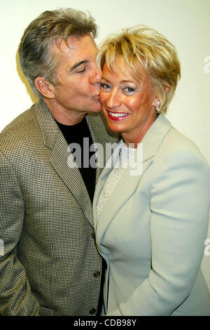 EXCLUSIVE***.JOHN WALSH E SUA MOGLIE REVE A LIVELLO INTERNAZIONALE DELLA RADIO E DELLA TELEVISIONE PER ''una conversazione con JOHN WALSH " NBC IN NEW YORK New York.1/16/2004. / 2004.K34968JBU(Immagine di credito: Â© Judie Burstein/Globe foto/ZUMAPRESS.com) Foto Stock