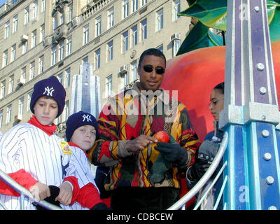 Il 1 gennaio, 2011 - New York New York, Stati Uniti - Macy'sThanksgiving Day Parade New York.11/27/03 New York Yankee Bernie Williams. / Foto2003 .K34341BCO(Immagine di credito: Â© Bruce Cotler/Globe foto/ZUMAPRESS.com) Foto Stock