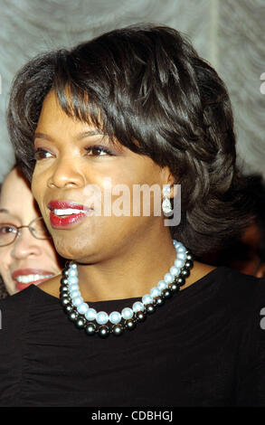 K29701AR ACHIEVERS NERO NELL'INDUSTRIA LA CENA.Sheraton Hotel, New York New York, 03/20/2003. / 2003.Oprah Winfrey.(Immagine di credito: Â© Andrea Renault/Globe foto/ZUMAPRESS.com) Foto Stock