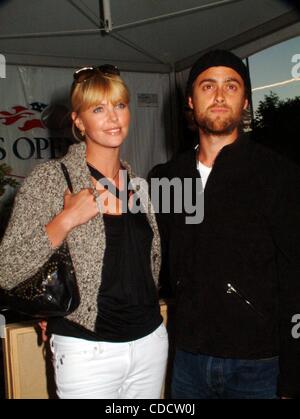 K32629ML US OPEN FINALS WEEKEND A USTA National Tennis Center, lavaggio, QUEENS NEW YORK, 09/06/2003. / CHARLIZE THERON e Stuart Townsend(Immagine di credito: Â© Mitchell Levy/Globe foto/ZUMAPRESS.com) Foto Stock