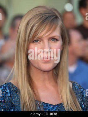 Gen 23, 2011 - Hollywood, California, Stati Uniti - ASHLEY JENSEN arriva per la premiere del film 'Gnomeo & Juliet' al El Capitan theater. (Credito Immagine: © Lisa O'Connor/ZUMAPRESS.com) Foto Stock