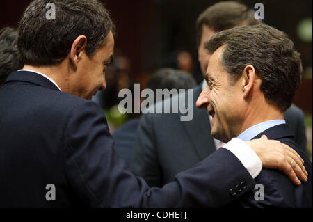 Febbraio 4, 2011 - Bruxelles, BXL, Belgio - il presidente francese Nicolas Sarkozy e il Primo Ministro spagnolo José Luis Rodriguez Zapatero prima dell'Unione europea capo del vertice degli Stati a livello europeo Councill sede a Bruxelles in Belgio su 2011-02-04 da Wiktor Dabkowski (credito Immagine: © Wiktor D Foto Stock