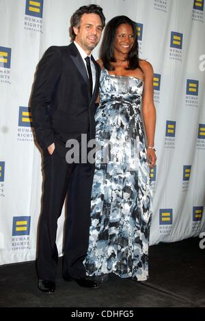 Febbraio 5, 2011 - New York New York, Stati Uniti - MARK RUFFALO e Audra McDonald.2011 maggiore di New York la campagna sui Diritti Umani Gala.The Waldorf Astoria Hotel.New York, NY 02-05-2011. 2011.K67517ML(Immagine di credito: Â© Mitchell Levy/Globe foto/ZUMAPRESS.com) Foto Stock