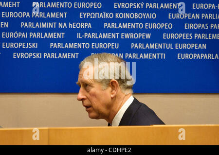 Febbraio 9, 2011 - Bruxelles, BXL, Belgio - S.A.R. il Principe Carlo di Galles arriva all'inizio di il basso tenore di carbonio la prosperità il vertice del Parlamento europeo a Bruxelles in Belgio su 2011-02-09 da Wiktor Dabkowski (credito Immagine: © Wiktor Dabkowski/ZUMAPRESS.com) Foto Stock