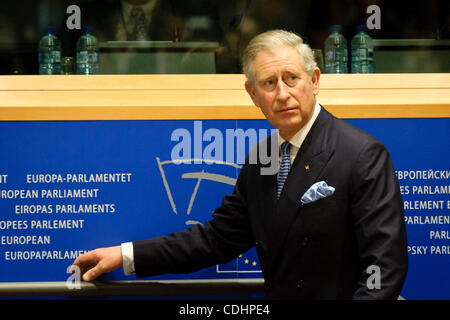 Febbraio 9, 2011 - Bruxelles, BXL, Belgio - S.A.R. il Principe Carlo di Galles arriva all'inizio di il basso tenore di carbonio la prosperità il vertice del Parlamento europeo a Bruxelles in Belgio su 2011-02-09 da Wiktor Dabkowski (credito Immagine: © Wiktor Dabkowski/ZUMAPRESS.com) Foto Stock