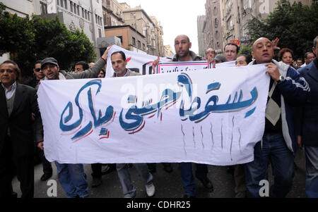 Artisti prendere parte al governo anti-dimostrazione in piazza Tahrir nel centro cittadino del Cairo, Egitto nel febbraio 10,2010. Piazza Tahrir ha assistito ad un esplosione di espressione politica e della libertà di parola poiché le proteste contro il governo ha iniziato a.. Foto di Ahmed Asad Foto Stock