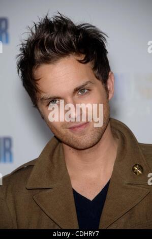 Febbraio 9, 2011 - Hollywood, California, Stati Uniti - Thomas Dekker durante la premiere del nuovo film da DreamWorks foto io sono in numero di quattro, svoltasi presso il Teatro del villaggio. (Credito Immagine: © Michael Germana Globo/foto/ZUMAPRESS.com) Foto Stock