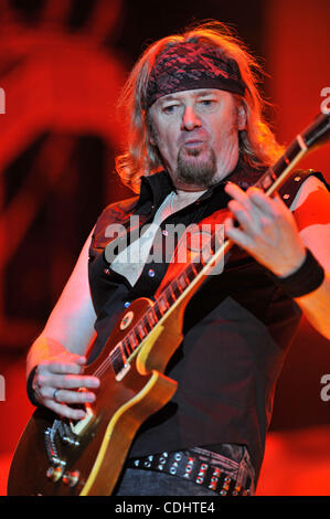 Inglese heavy metal band Iron Maiden performing live a Mosca. Foto Stock