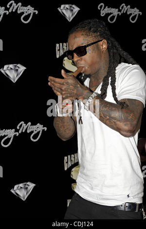 Febbraio 13, 2011 - West Hollywood, California, Stati Uniti d'America - Rapper Lil Wayne, vero nome DWAYNE MICHAEL CARTER JR., assiste il denaro contante record Pre-Grammy annuale Awards Party presso la partita in West Hollywood, sabato 12 febbraio, 2011. (Credito Immagine: © Amy Harris/ZUMAPRESS.com) Foto Stock