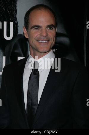 Febbraio 14, 2011 - New York New York, Stati Uniti - MICHAEL KELLY arriva per la premiere del ''l'adeguamento Bureau" al Teatro Ziegfeld a New York il 14 febbraio 2011. ... K67605SN(Immagine di credito: © Sharon Neetles/Globe foto/ZUMAPRESS.com) Foto Stock