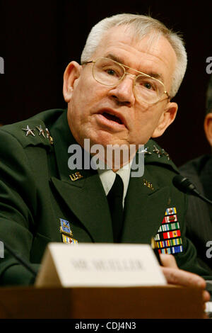 Febbraio 16, 2011 - Washington D.C, U.S. - Lt. Gen. RONALD BURGESS, direttore della Defence Intelligence Agency testimonia davanti al Senato Intelligence audizione del Comitato sulla ''minaccia in tutto il mondo. (Credito Immagine: © James Berglie/ZUMAPRESS.com) Foto Stock