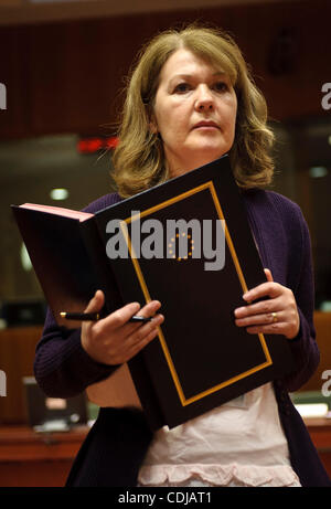 Febbraio 21, 2011 - Bruxelles, BXL, Belgio - funzionario UE durante il Consiglio Affari Generali e realtions esterno consiglio (CAGRE) dei ministri degli esteri della UE a Bruxelles in Belgio su 2011-02-21 da Wiktor Dabkowski (credito Immagine: © Wiktor Dabkowski/ZUMAPRESS.com) Foto Stock