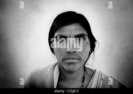 27 febbraio 2011 - Pandharkawada, Maharashtra, India - Contadino suicidio vedova, PARVATA KORMETE BAI, 43 anni, di villaggio Bagda. (Credito Immagine: by © Michael Francis McElroy/zReportage.com/ZUMA) Foto Stock