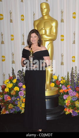 27 febbraio 2011 - Los Angeles, California, Stati Uniti - Colleen Atwood .ottantatreesimo annuale di Academy Awards - Pressroom tenutosi presso il Teatro Kodak,Los Angeles,CA. Febbraio 27 - 2011. K67708lungo.(Immagine di credito: © D. lunga/Globe foto/ZUMAPRESS.com) Foto Stock