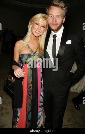 27 febbraio 2011 - Hollywood, California, Stati Uniti - Ho14830CHW .ventunesima edizione del ''Notte di 100 stelle'' Academy Awards la visualizzazione di parti.Beverly Hills Hotel-Crystal Sala da Ballo Beverly Hills, CA .02/27/2011 .TARA REID E VALUTAZIONE . 2011(Immagine di credito: Â© Clinton Wallace/Globe foto/ZUMAPRESS.com) Foto Stock