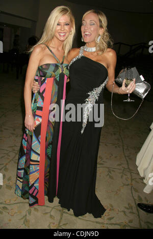 27 febbraio 2011 - Hollywood, California, Stati Uniti - Ho14830CHW .ventunesima edizione del ''Notte di 100 stelle'' Academy Awards la visualizzazione di parti.Beverly Hills Hotel-Crystal Sala da Ballo Beverly Hills, CA .02/27/2011 .TARA REID E VALUTAZIONE . 2011(Immagine di credito: Â© Clinton Wallace/Globe foto/ZUMAPRESS.com) Foto Stock