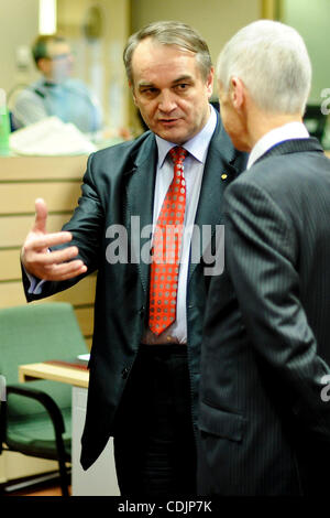 Febbraio 28, 2011 - Bruxelles, BXL, Belgio - polacco vice primo ministro del lavoro Waldemar Pawlak all'inizio di un'energia europea del Consiglio dei ministri a Bruxelles in Belgio su 2011-02-28 da Wiktor Dabkowski (credito Immagine: © Wiktor Dabkowski/ZUMAPRESS.com) Foto Stock