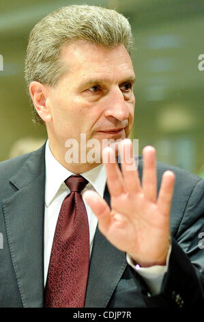 Febbraio 28, 2011 - Bruxelles, BXL, Belgio - il Commissario europeo per l'energia, Tedesco Guenther Oettinger all'inizio di un'energia europea del Consiglio dei ministri a Bruxelles in Belgio su 2011-02-28 da Wiktor Dabkowski (credito Immagine: © Wiktor Dabkowski/ZUMAPRESS.com) Foto Stock