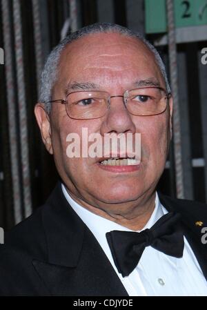 Mar 4, 2011 - Los Angeles, California, Stati Uniti - Colin Powell.Il quarantaduesimo NAACP IMAGE AWARDS - backstage presso lo Shrine Auditorium,Los Angeles,CA. 4 marzo - 2011. K67751TL(Immagine di credito: Â© TLeopold/Globe foto/ZUMAPRESS.com) Foto Stock