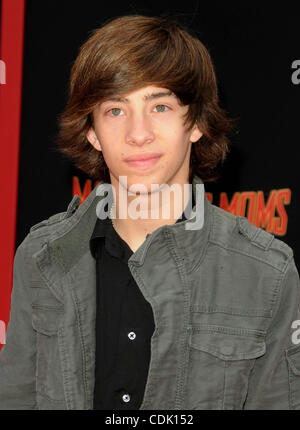 Mar 6, 2011 - Los Angeles, California, Stati Uniti - Jimmy Bennett frequentando il Los Angeles premiere di " ars ha bisogno di mamme'" tenutasi presso l'El Capitan theater in Hollywood, la California il 3/6/11. 2011.K67743lunga(Immagine di credito: © D. lunga/Globe foto/ZUMAPRESS.com) Foto Stock