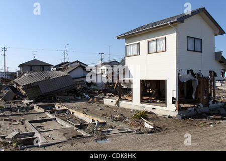 Il 12 marzo, 2011 - Fukushima, Giappone - Case sono state danneggiate a Fukushima, Giappone dallo tsunami provocato dal grande terremoto che ha colpito il nord del Giappone. Il 8.9 grandezza terremoto che ha colpito il nord del Giappone e non vi è stata una esplosione della centrale nucleare e le pareti della centrale nucleare è caduto. Esso Foto Stock