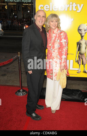 Mar 14, 2011 - Los Angeles, California, Stati Uniti - Jeffrey Tambor, Blythe Danner frequentando il Los Angeles Premiere di ''Paul'" tenutasi presso il Grauman's Chinese Theatre in Hollywood, la California il 3/14/11. 2011.K67797lungo.K67797lunga(Immagine di credito: Â© D. lunga/Globe foto/ZUMAPRESS.com) Foto Stock