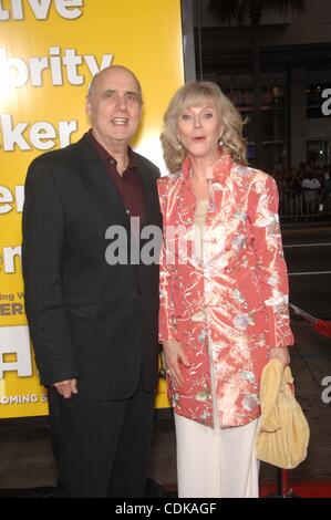 Mar 14, 2011 - Hollywood, California, Stati Uniti - Jeffrey Tambor e Blythe Danner durante la premiere del nuovo film da Universal Pictures Paolo, tenutasi al Grauman's Chinese Theater, il 14 marzo 2011 a Los Angeles. 2011.K67801MGE(Immagine di credito: Â© Michael Germana Globo/foto/ZUMAPRESS.com) Foto Stock