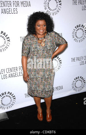 Mar 15, 2011 - Hollywood, California, Stati Uniti - Yvette Nicole Brown durante il Paley Centre for Media's PALEYFEST 2011 Manifestazione in onore di comunità, tenutosi presso il Teatro saban, il 15 marzo 2011, a Beverly Hills, la California.(Immagine di credito: Â© Michael Germana Globo/foto/ZUMAPRESS.com) Foto Stock