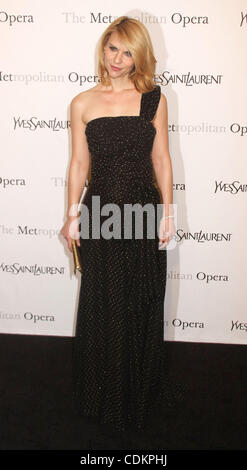 Mar 24, 2011 - New York New York, Stati Uniti - Attrice Claire Danes assiste la Yves Saint Laurent sponsorizza il Metropolitan Opera's Premiere di " Le Comte Ory" tenutasi presso il Lincoln Center. (Credito Immagine: © Nancy Kaszerman/ZUMAPRESS.com) Foto Stock