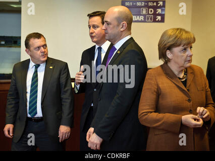 Mar 24, 2011 - Bruxelles, BXL, Belgio - (L-R) il PM di Danimarca Lars Lokke Rasmussen , primo ministro britannico David Cameron, il Primo ministro svedese Fredrik Reinfeldt e il Cancelliere tedesco Angela Merkel durante una foto di famiglia durante un Unione Europea leaders summit di Bruxelles in Belgio il 2 Foto Stock