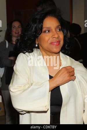 Mar 25, 2011 - Los Angeles, California, Stati Uniti - Phylicia Rashad."A Uva passa al sole " apertura notturna Performance tenutasi a Nate Holden Performing Arts Center di Los Angeles, CA. Marzo 25 - 2011.(Immagine di credito: Â© TLeopold/Globe foto/ZUMAPRESS.com) Foto Stock