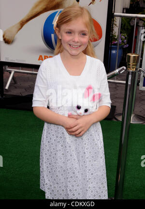 27 mar 2011 - Los Angeles, California, Stati Uniti - Elsie Fisher partecipando alla Universal Pictures Premiere mondiale di ''HOP'" tenutasi a Città universale a piedi in città universale, California il 3/ 27/11. 2011.(Immagine di credito: Â© D. lunga/Globe foto/ZUMAPRESS.com) Foto Stock