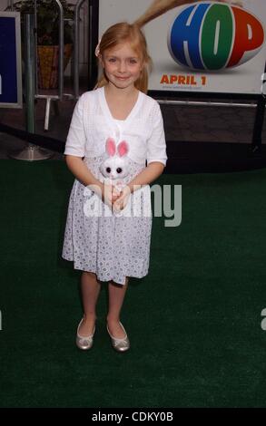 27 mar 2011 - Hollywood, California, Stati Uniti - ELSIE FISHER.L'Universal Pictures Premiere mondiale di ''HOP'" tenutasi a Città universale a piedi in città universale, California il 27-03-2011. 2011.(Immagine di credito: Â© Phil Roach/Globe foto/ZUMAPRESS.com) Foto Stock