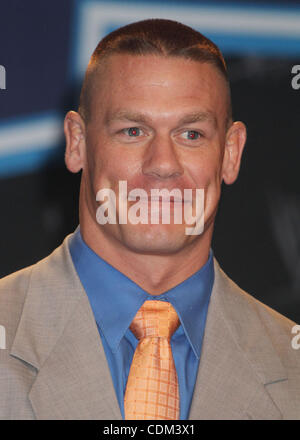 Mar 30, 2011 - New York New York, Stati Uniti - Superstar WWE JOHN CENA assiste il WrestleMania XXVll conferenza stampa al Hard Rock Cafe. (Credito Immagine: © Nancy Kaszerman/ZUMAPRESS.com) Foto Stock