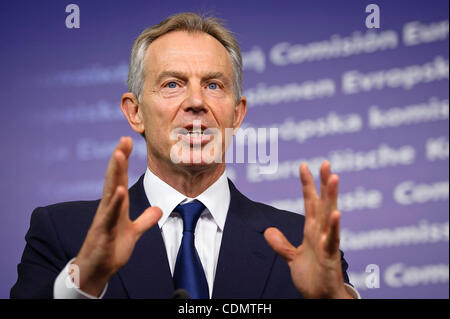 Apr. 13, 2011 - Bruxelles, BXL, Belgio - Bretagna dell ex primo ministro Tony Blair tiene una conferenza stampa dopo la palestinese per la conferenza dei donatori dell'UE con sede a Bruxelles, Belgio su 2011-04-13 da Wiktor Dabkowski (credito Immagine: © Wiktor Dabkowski/ZUMAPRESS.com) Foto Stock