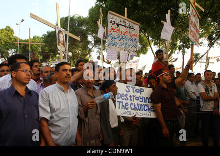 Egyptian cristiani copti protestare di fronte alla televisione di stato edificio al Cairo il 14 maggio 2011 contro i recenti tentativi di innescare conflitti settari nel paese. Foto di Ashraf Amra Foto Stock