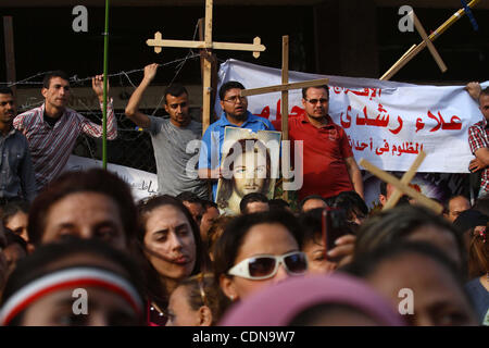 Egyptian cristiani copti protestare di fronte alla televisione di stato edificio al Cairo il 14 maggio 2011 contro i recenti tentativi di innescare conflitti settari nel paese. Foto di Ashraf Amra Foto Stock