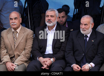 17 maggio 2011 - Gaza City, nella Striscia di Gaza - Il Primo Ministro palestinese nella Striscia di Gaza ISMAIL HANIYA visite in Gaza city il cordoglio tenda per i martiri uccisi nel confine tra la Siria e il Libano e Israele durante i raduni per contrassegnare 63 anniversario della la Nakba ''catastrofe"" poiché la creazione di è Foto Stock