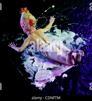 Giugno 04, 2011 - Las Vegas, NV, Stati Uniti d'America - Imogen Kelly compete nel debutto migliore categoria durante il Burlesque Hall of Fame Weekend.(Immagine di credito: © Brian Cahn/ZUMAPRESS.com) Foto Stock