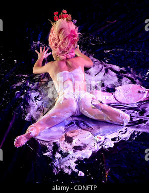 Giugno 04, 2011 - Las Vegas, NV, Stati Uniti d'America - Imogen Kelly compete nel debutto migliore categoria durante il Burlesque Hall of Fame Weekend.(Immagine di credito: © Brian Cahn/ZUMAPRESS.com) Foto Stock