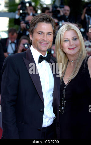 Attore attore Rob Lowe e la moglie Sheryl Berkoff assistere "l'albero della vita' Premiere durante il... Foto Stock