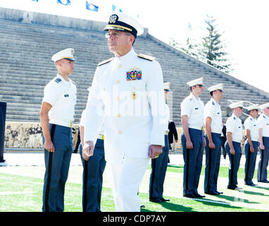 20 maggio 2011 - West Point, NY, STATI UNITI D'AMERICA - Navy. Adm. Mike Mullen, presidente del Comune di Capi di stato maggiore presso il 2011 laurea del l'Accademia Militare degli Stati Uniti a West Point. (Credito Immagine: © Dan Herrick/ZUMAPRESS.com) Foto Stock