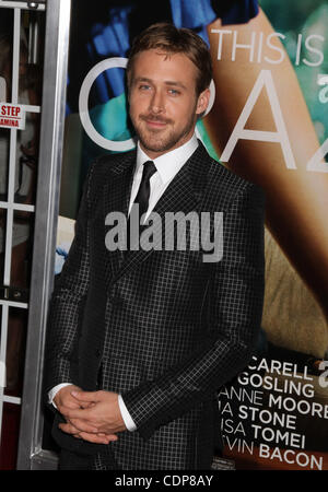 Luglio 19, 2011 - New York, NY, STATI UNITI - Ryan Gosling con la pietra della Emma presso la "Crazy, stupido, amore' World Premiere in New York City alla Ziegfield theatre. (Credito Immagine: © Dan Herrick/ZUMAPRESS.com) Foto Stock