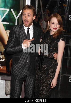 Luglio 19, 2011 - New York, NY, STATI UNITI - Ryan Gosling con la pietra della Emma presso la "Crazy, stupido, amore' World Premiere in New York City alla Ziegfield theatre. (Credito Immagine: © Dan Herrick/ZUMAPRESS.com) Foto Stock