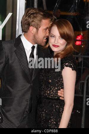 Luglio 19, 2011 - New York, NY, STATI UNITI - Ryan Gosling con la pietra della Emma presso la "Crazy, stupido, amore' World Premiere in New York City alla Ziegfield theatre. (Credito Immagine: © Dan Herrick/ZUMAPRESS.com) Foto Stock