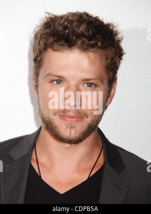 Apr. 21, 2011 - New York New York, Stati Uniti - Attore Ryan Phillippe assiste il New York premiere di 'Il Bang Bang Club' durante la decima edizione della Tribeca Film Festival a TPAC. (Credito Immagine: © Nancy Kaszerman/ZUMAPRESS.com) Foto Stock