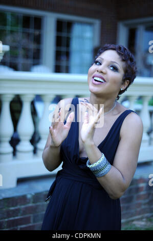 14 maggio 2011 - Duluth, GA, Stati Uniti - DULUTH, GA - 13 maggio : Cantante Toni Braxton nella sua casa di Duluth, Georgia il Venerdì, 13 maggio 2011. (Credito Immagine: © Erik Lesser/ZUMAPRESS.com) Foto Stock